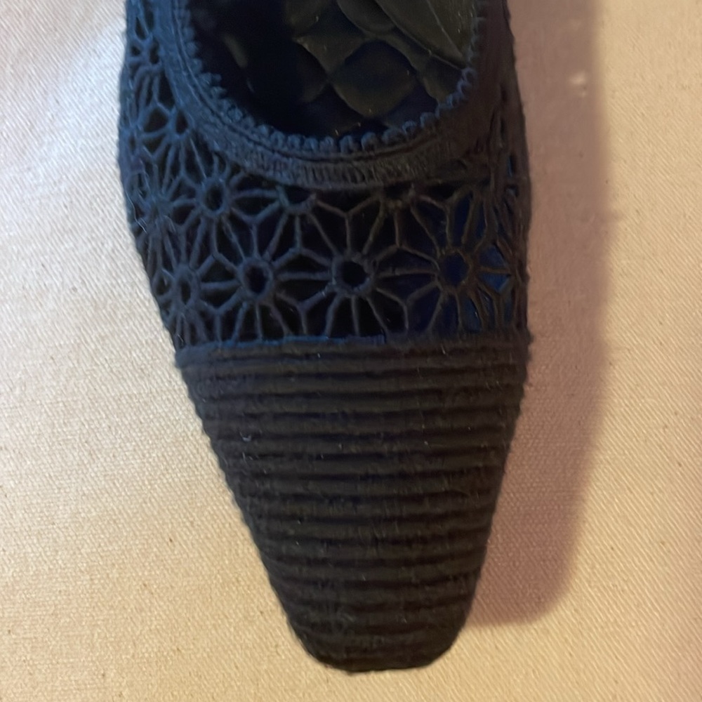 NWOB Vivaia Black Lace Cut Out Flats Size 8 (US) and 39 (EU)
